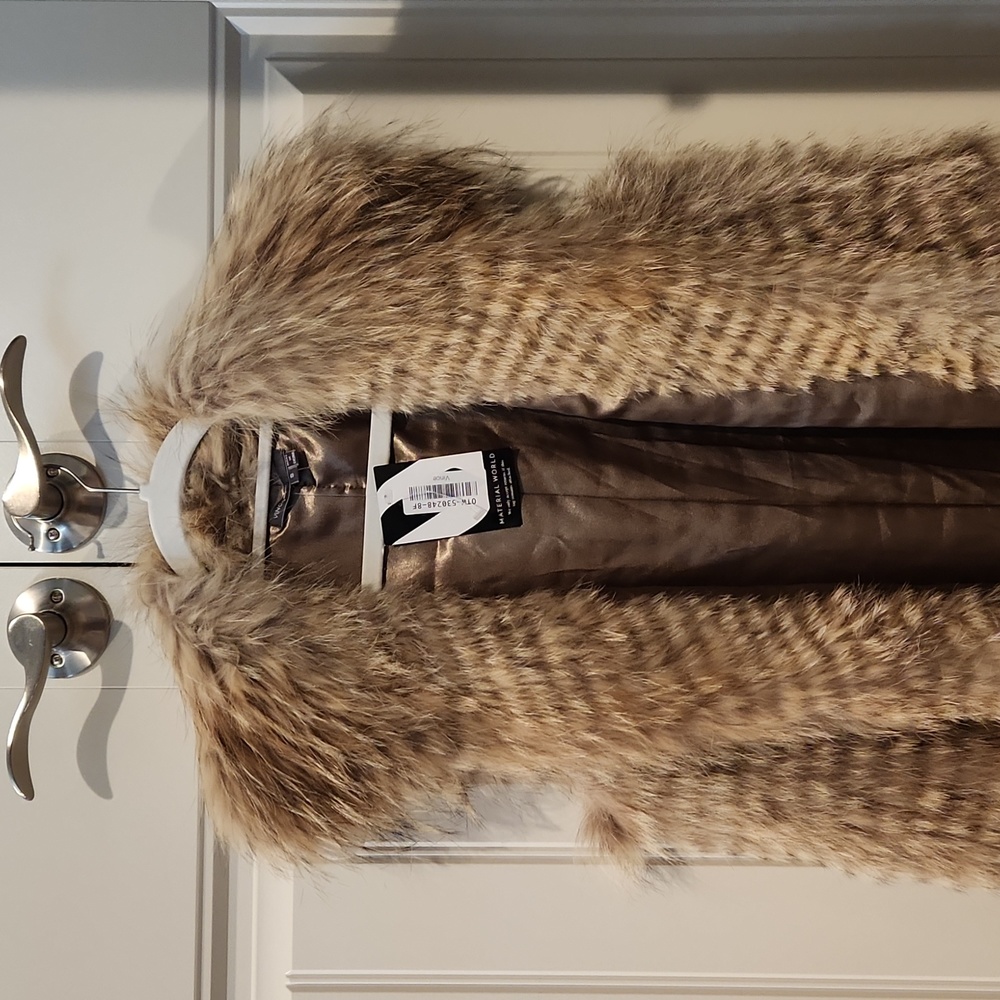 Gorgeous Vince Coyote Fur Collared Open Vest Size Small new with tag